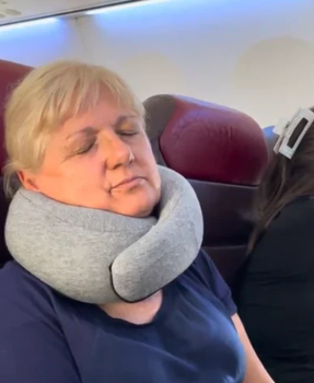 A 64 anni, pensavo che i miei giorni di viaggio fossero finiti a causa del dolore cronico al collo. Mia figlia mi ha convinto a provare SonnoVola per il nostro viaggio a trovare la famiglia in Canada. Non posso credere alla differenza! Ho dormito quasi tutto il volo di 9 ore e sono arrivato senza rigidità o dolore. Questo mi ha restituito la capacità di viaggiare comodamente. Davvero cambia la vita!